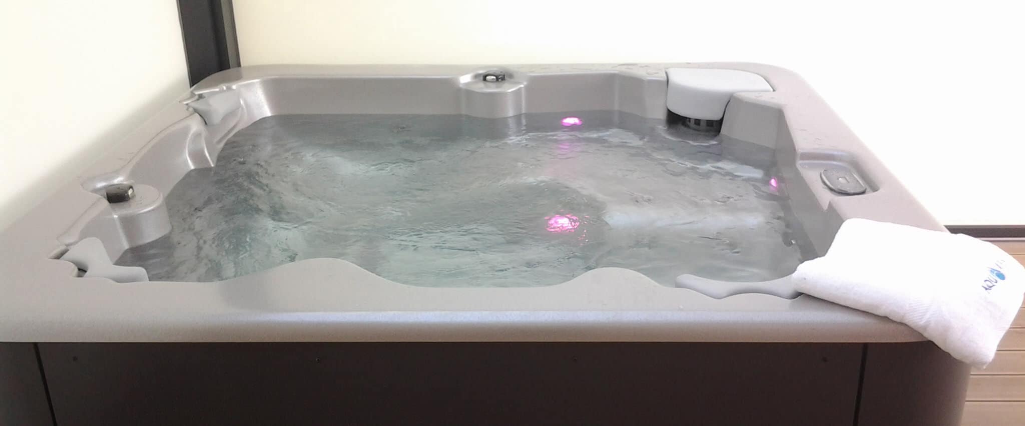 Buy The Easy Access Hot Tub Aqualife 5 Aquavia Spa
