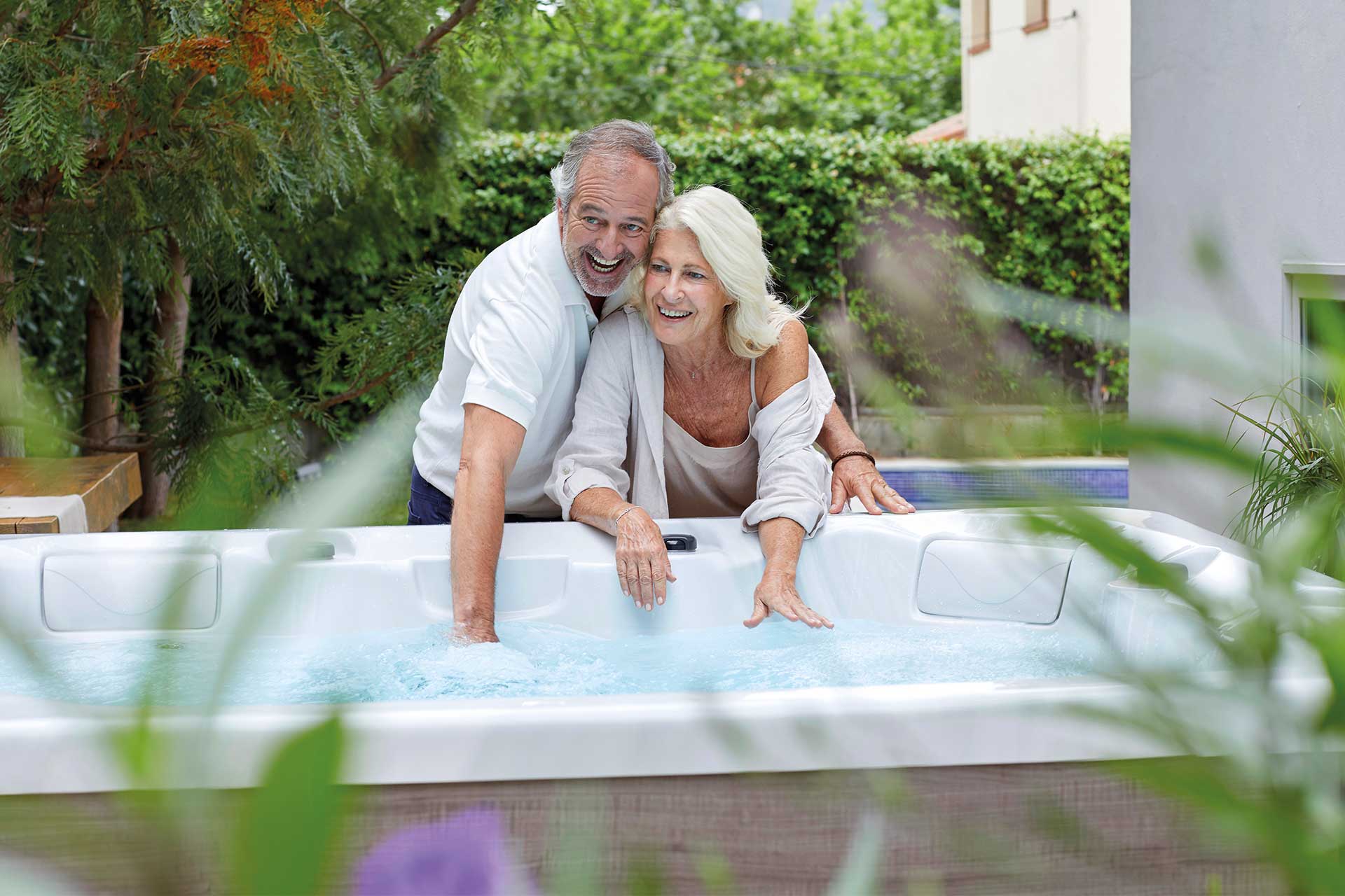 Buy Hot Tubs, Jacuzzis and Hydromassage tubs